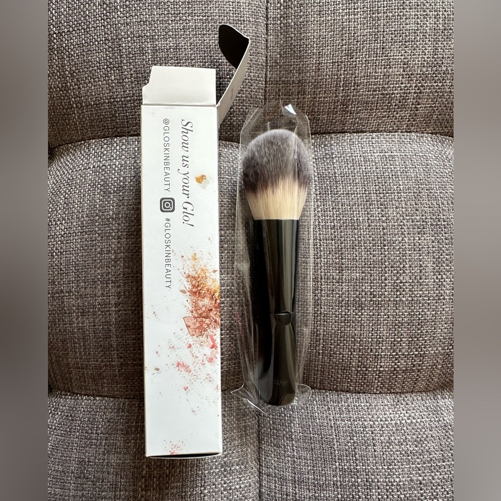 Glo skin beauty—mini tapered, setting powder brush